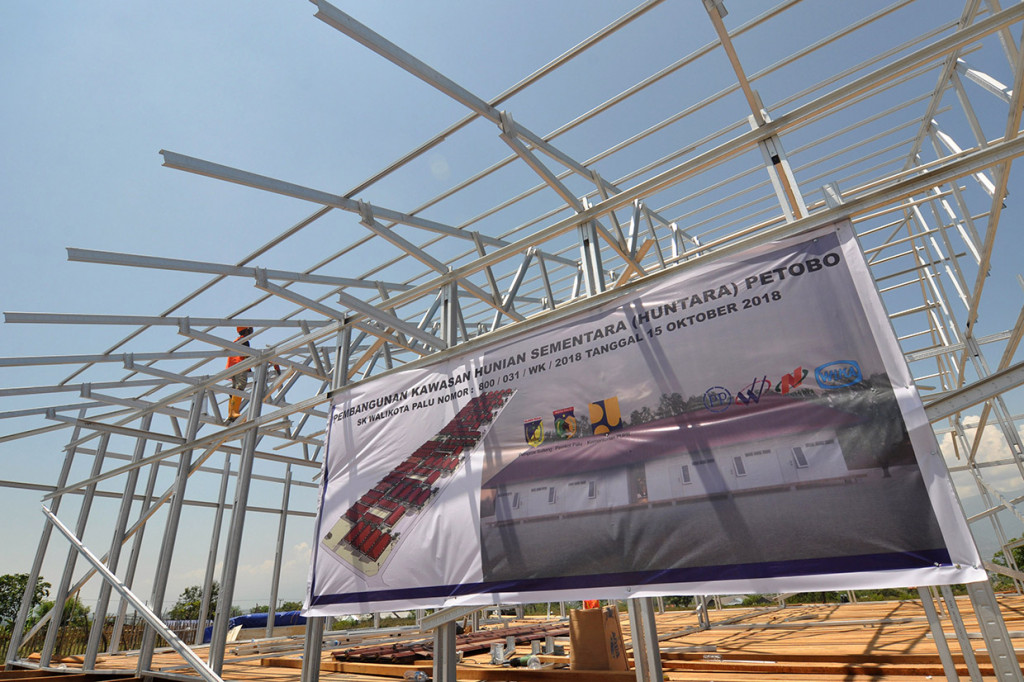 Kementerian Pekerjaan Umum dan Perumahan Rakyat (PUPR) akan membangun 1.200 hunian sementara yang diperuntukan bagi korban gempa, tsunami dan pencairan tanah (likuifaksi) di Palu, Sigi dan Donggala.