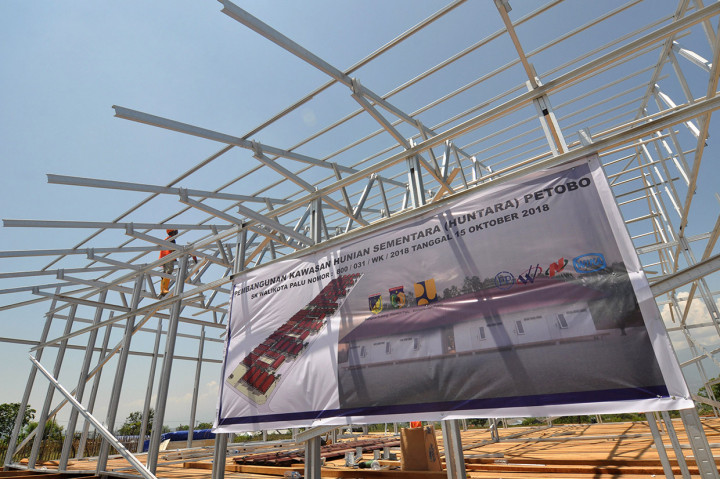 Kementerian Pekerjaan Umum dan Perumahan Rakyat (PUPR) akan membangun 1.200 hunian sementara yang diperuntukan bagi korban gempa, tsunami dan pencairan tanah (likuifaksi) di Palu, Sigi dan Donggala.