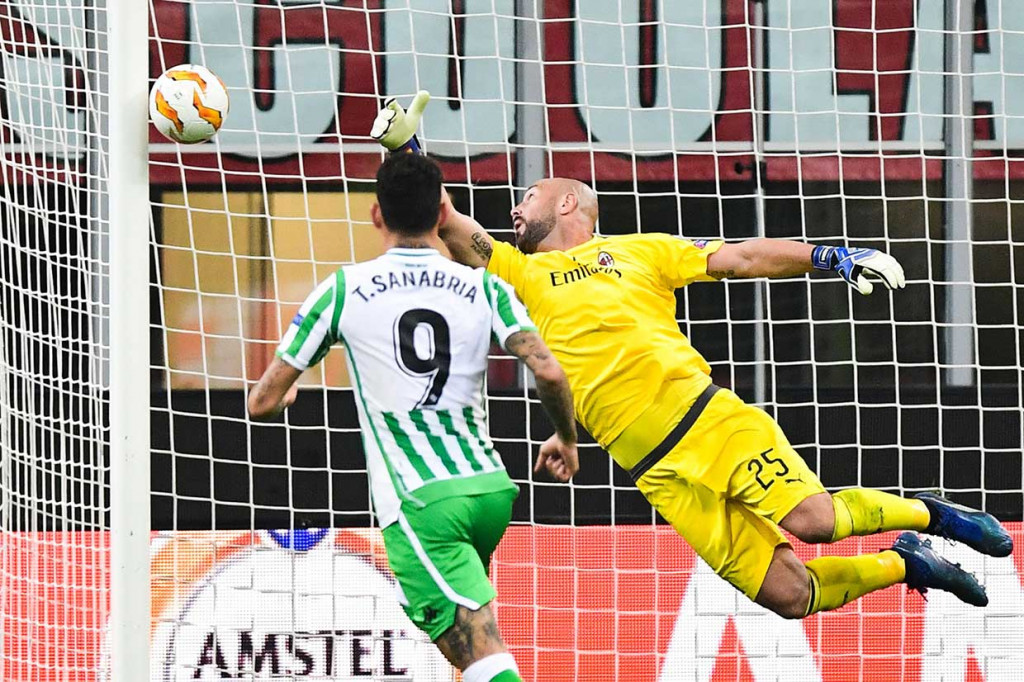 10 menit babak kedua berjalan tim tamu menggandakan keunggulan  lewat tembakan melengkung dari luar kotak penalti Lo Celso yang membuat kiper Pepe Reina mati langkah.