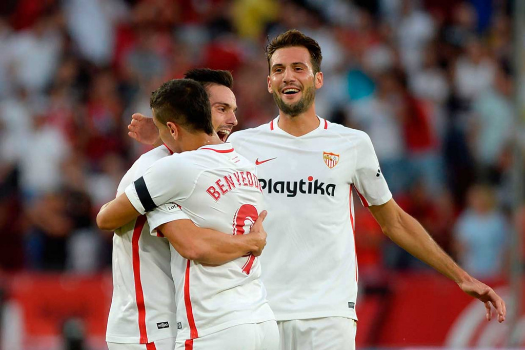 Pablo Sarabia menggandakan keunggulan Sevilla dua menit berselang melalui eksekusi penalti. Penalti ini didapatkan setelah Aleix Vidal dilanggar oleh Miguel Lopes. Pada menit ke-35, Sevilla unggul 3-0 lewat gol bunuh diri Milan Lukac.