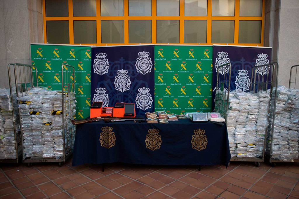 Polisi antinarkoba Spanyol menangkap 16 tersangka dan menyita lebih dari enam ton kokain.
