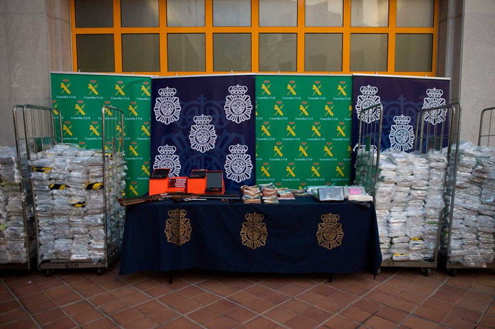 Polisi antinarkoba Spanyol menangkap 16 tersangka dan menyita lebih dari enam ton kokain.