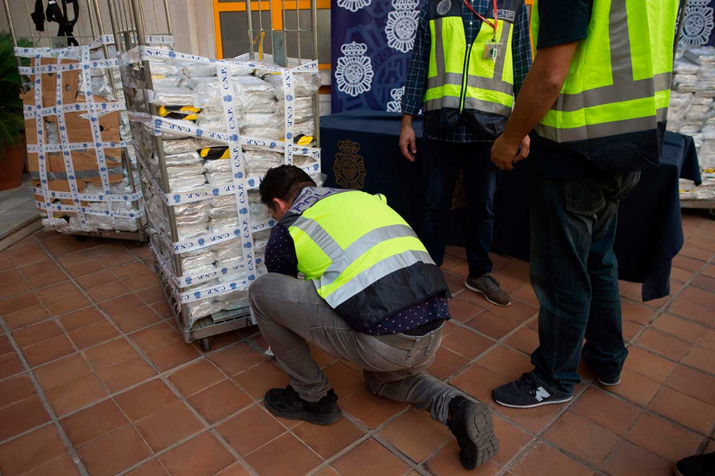 Dalam operasinya geng tersebut menggunakan perusahaan pengimpor buah dari Kosta Rika untuk mengelabuhi petugas.