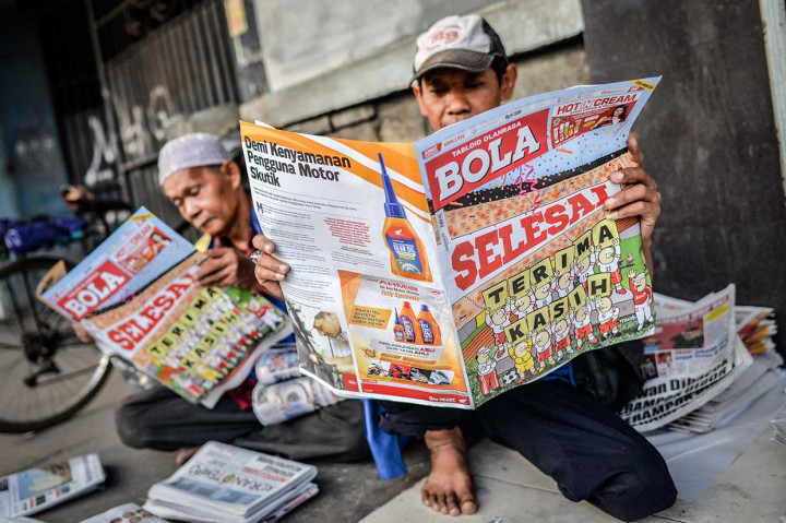 Kompas Gramedia Group menutup edisi cetak dari Tabloid Olahraga Bola, karena kondisi pasar yang mengarah kepada digital, penurunan oplah tabloid dan disrupsi digital.
