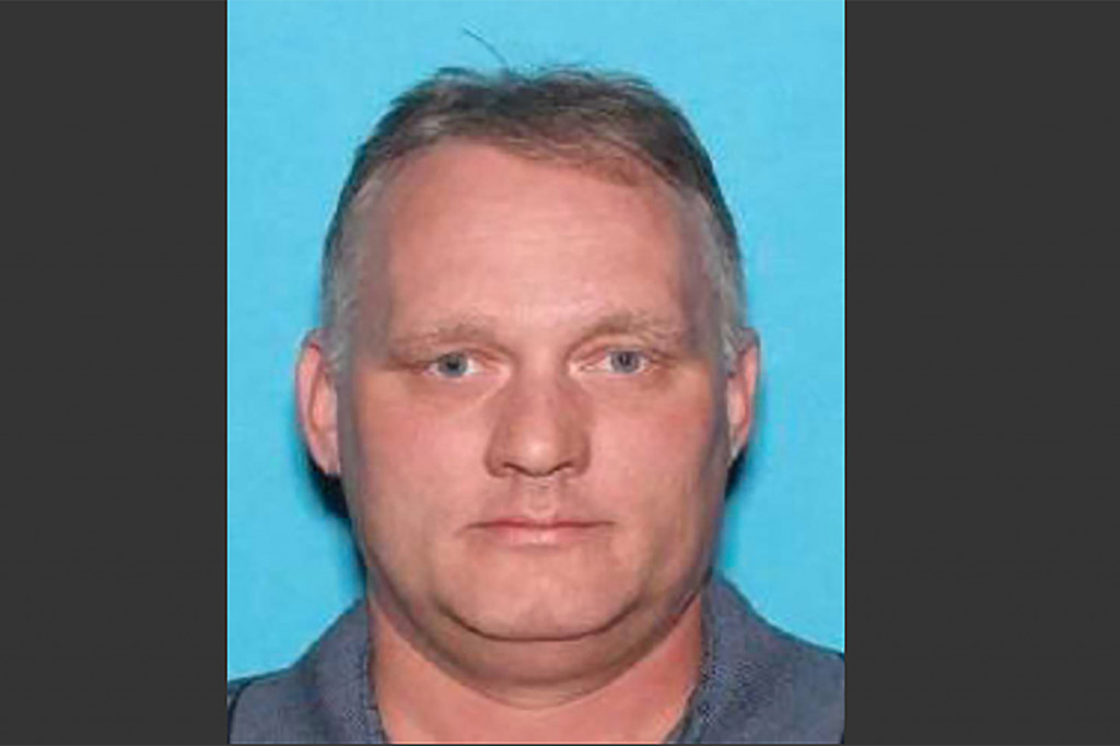 FBI masih menyelidiki lebih lanjut kasus penembakan ini. Sementara pelaku diketahui bernama Robert Bowers yang menyatakan diri sebagai anti-Yahudi. 