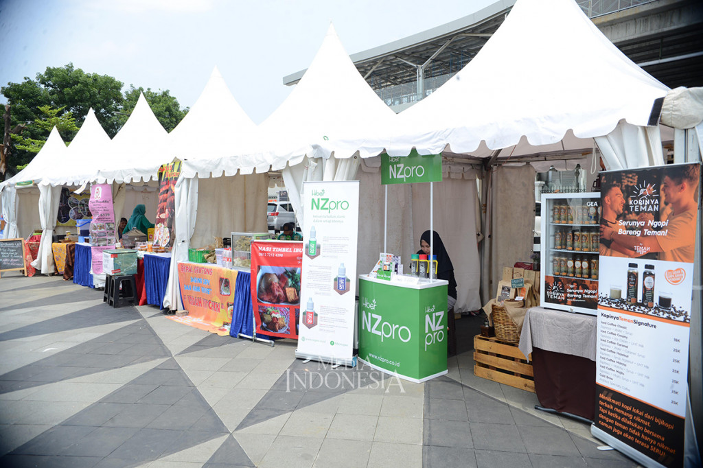 Kios-kios Wirausaha Muda yang ikut meramaikan pada pada acara puncak peringatan peringatan 90 tahun Sumpah Pemuda di GOR Rawamangun, Jakarta.