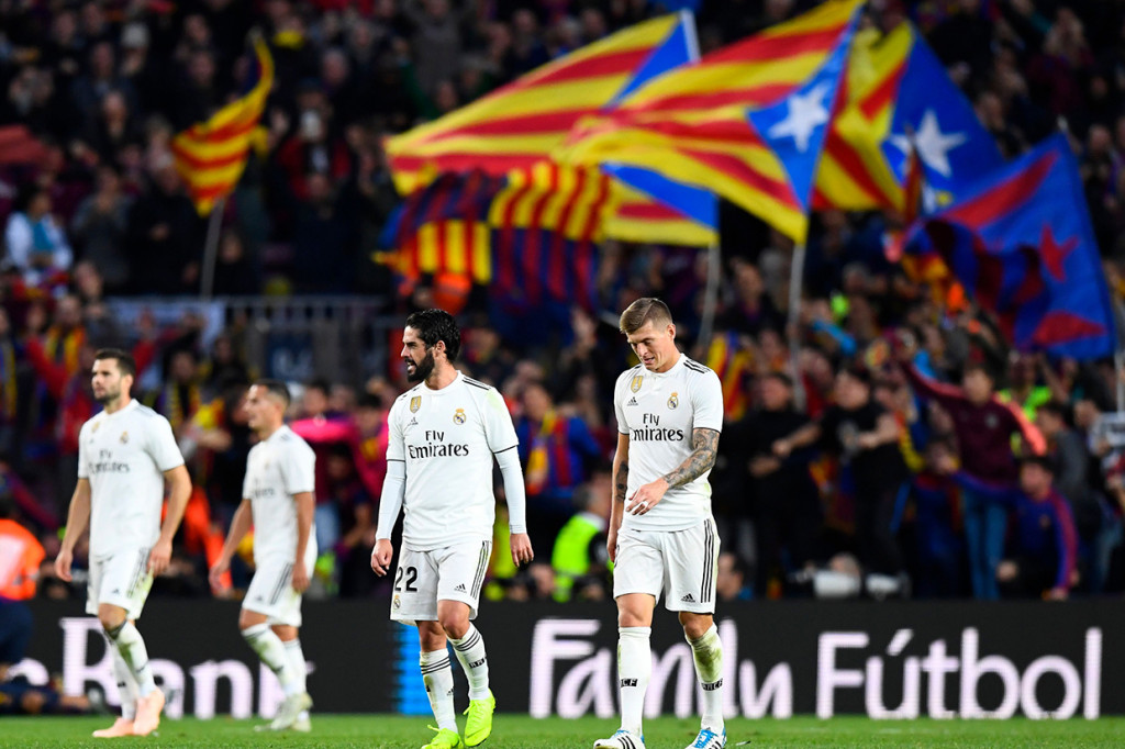 Sedangkan Real Madrid berada di posisi ke-9 dengan 14 poin. Afp Photo/Gabriel Bouys