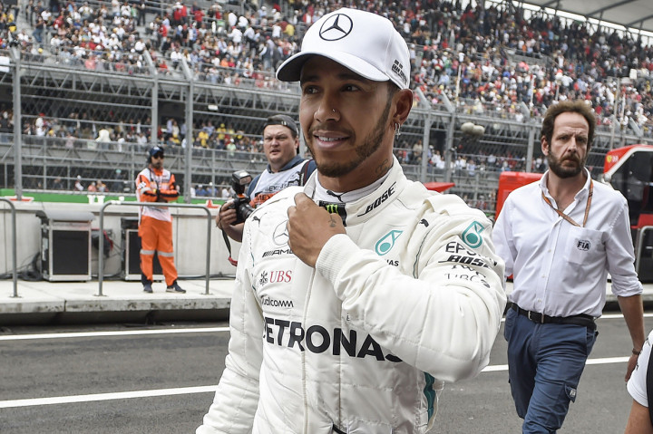 Pebalap Mercedes, Lewis Hamilton, memastikan diri menjadi juara dunia kejuaraan balap Formula 1 setelah GP Meksiko. Afp Photo/Alfredo Estrella