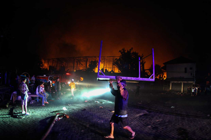 Sementara itu Pemkot Surakarta akan mengurus nasib pedagang Pasar Legi yang menjadi korban kebakaran. Diperlukan lokasi yang luas untuk merelokasi sekitar 1.500 pedagang.