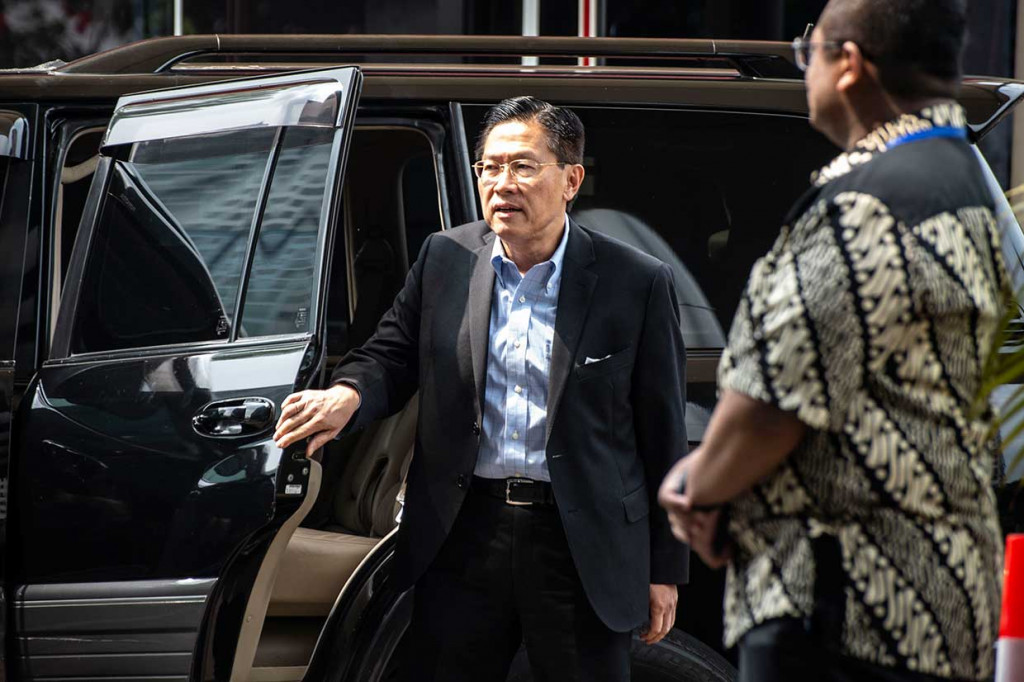 CEO Lippo Group James Riady turun dari mobil saat tiba di gedung Komisi Pemberantasan Korupsi (KPK), Jakarta, Selasa, 30 Oktober 2018.