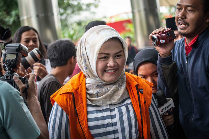 KPK juga melakukan pemeriksaan terhadap bupati nonaktif Bekasi Neneng Hasanah Yasin. Neneng telah ditetapkan sebagai tersangka kasus dugaan suap proses perizinan pembangunan Meikarta.