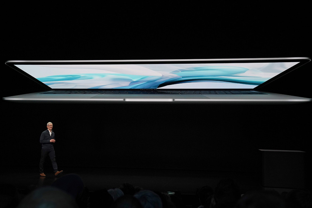 MacBook Air masih mengusung desain yang kecil, bahkan ukurannya kini menyusut 17% dari sebelumnya. Ketipisannya 15,6 mm atau berkurang 10% dari sebelumnya. Afp Photo/Stephanie Keith
