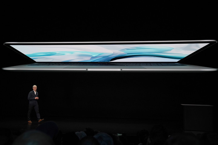 MacBook Air masih mengusung desain yang kecil, bahkan ukurannya kini menyusut 17% dari sebelumnya. Ketipisannya 15,6 mm atau berkurang 10% dari sebelumnya. Afp Photo/Stephanie Keith