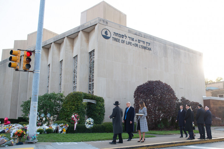 Sebelumnya, penembakan terjadi di dekat tempat peribadatan Yahudi, Sinagoge di Pittsburgh's Squirrel Hill, Amerika Serikat (AS), dan menewaskan 11 orang. Afp Photo/Saul Loeb

