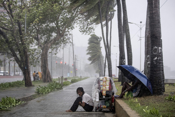 Topan Yutu menyapu pulau utama Luzon pada Selasa (30/10) waktu setempat dengan membawa angin berkecepatan 140 kilometer per jam dan hembusan mencapai 230 kilometer per jam. Afp PHoto/Noel Celis
