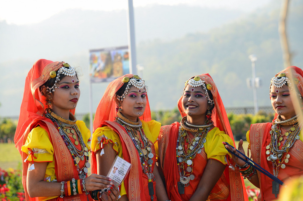 Pertunjukan kembang api, tarian rakyat dan taburan kelopak bunga-bunga mewarnai peresmian patung Sardar Vallabhbhai Patel yang merupakan pahlawan kemerdekaan India ini. 

