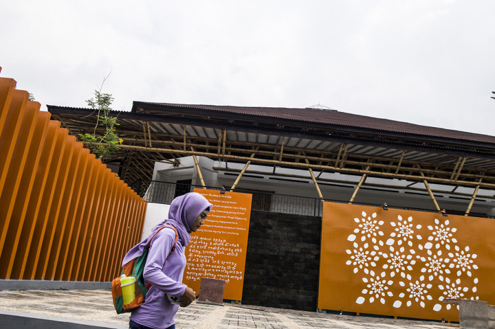 Teras Sunda dibangun menghabiskan biaya anggaran sekitar Rp7,9 miliar dan akan menjadi pusat pengembangan seni dan budaya serta destinasi baru wisata di Kota Bandung.