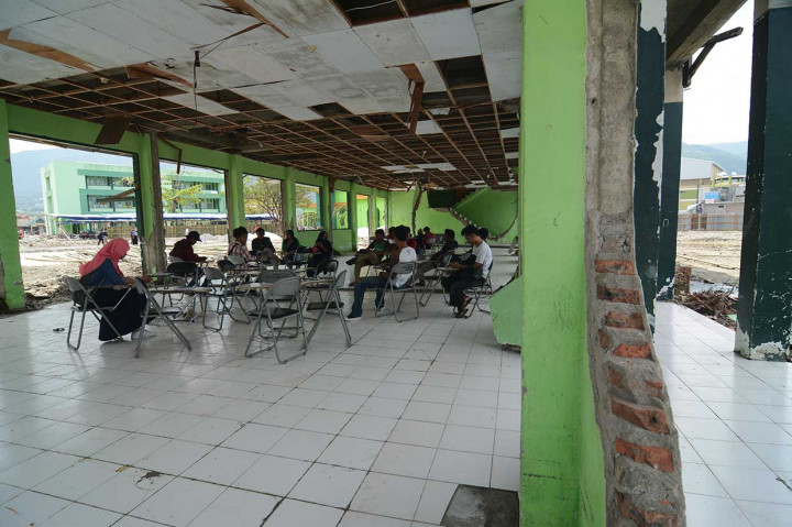 Perguruan tinggi Islam yang memiliki mahasiswa sekitar 8.000 orang dan juga terdampak bencana itu telah memulai kuliahnya pascagempa dan tsunami meskipun menempati ruang-ruang yang terbatas dan tenda-tenda kuliah darurat. 