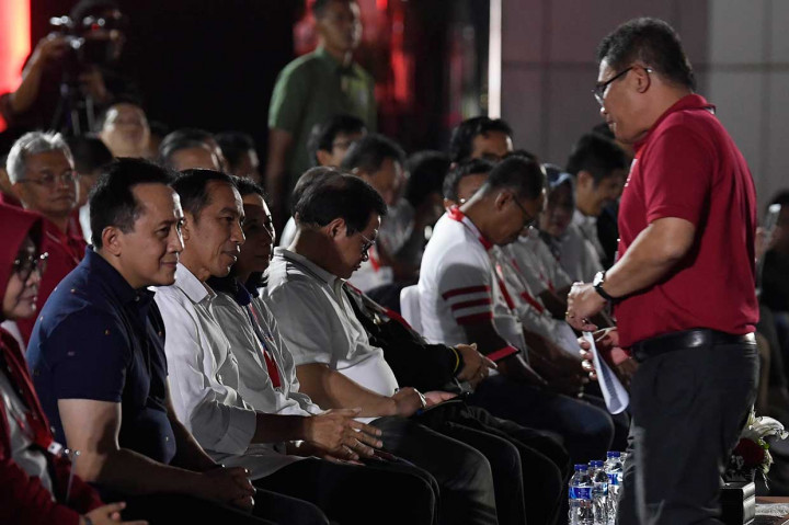 Jokowi meminta generasi milenial di BUMN untuk berinovasi dan mengembangkan perusahaan. 