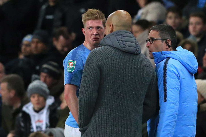 Petaka datang bagi City setelah gelandang andalannya Kevin de Bruyne mengalami cedera lutut di akhir babak kedua. Pemain Belgia itu bertubrukan dengan pemain Fulham Timothy Fosu-Mensah dan jatuh menimpanya pada menit ke-86. De Bruyne kemudian digantikan oleh pemain muda Claudio Gomes.