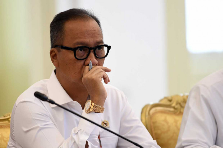 Presiden juga meminta Mendagri menyiapkan kerangka pengawasan dan evaluasi agar pemanfaatan dana kelurahan menyentuh kepentingan warga di kelurahan dan perkotaan.  Presiden memimpin rapat terbatas untuk membahas dana desa dan dana kelurahan.