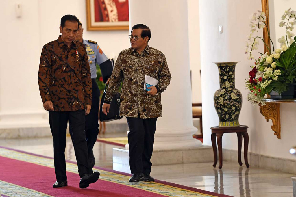 Jokowi menegaskan kembali bahwa tujuan utama dana desa dan dana kelurahan adalah untuk mempercepat peningkatan kesejahteraan rakyat baik di desa maupun kelurahan di kota.  