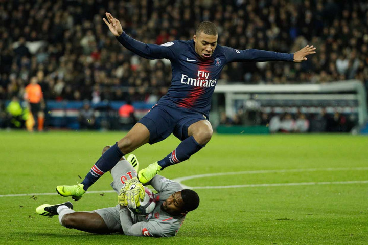 Sebelumnya, di babak pertama para pemain PSG dibuat frustasi dengan rapatnya pertahanan lawan serta penampilan brilian kiper Lille Mike Maignan.