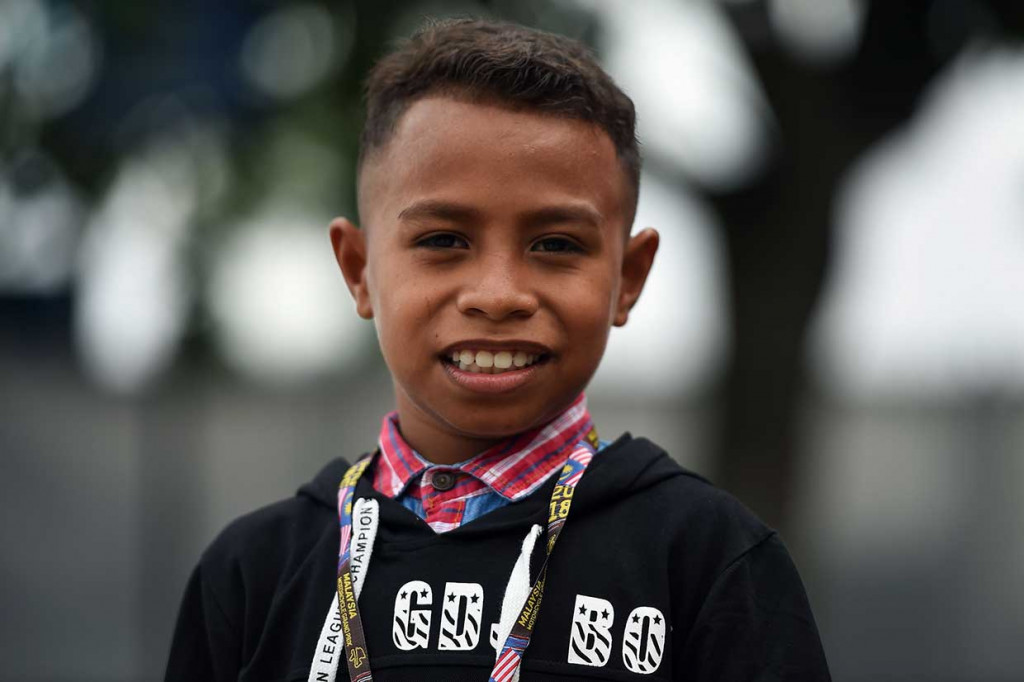 Sementara itu, impian bocah asal Nusa Tenggara Timur, Rivaldy Elvans Krisna Sopbaba, 9, untuk menyaksikan langsung balapan MotoGP akhirnya terwujud. Bocah yang terkenal karena video aksinya menirukan komentator MotoGP tersebut diundang untuk menonton MotoGP di Sirkuit Sepang.