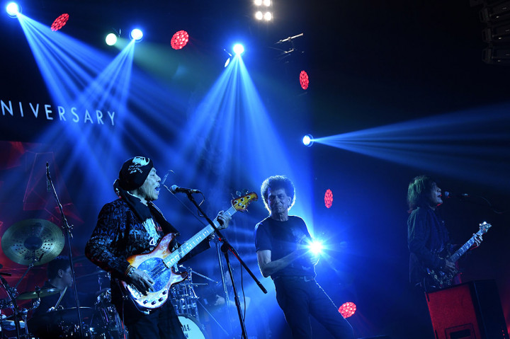 Tembang kedua berjudul Kehidupan yang diambil dari album yang sama, Semut Hitam. Ahmad Albar sebagai vokalis menyapa penonton yang hadir.