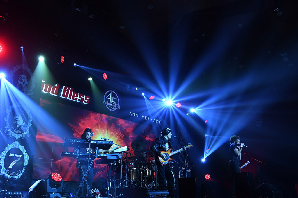 Setelah itu, mereka membawakan lagu-lagu andalan lainnya seperti ‘Musisi’, ‘Cermin’, ‘Human Di Atas Bukit’, ‘Syair Kehidupan’, ‘Panggung Sandiwara’ dan ‘Bukan Mimpi.
