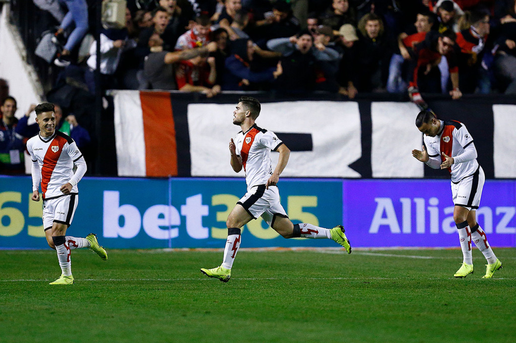 Rayo Vallecano dapat menyamakan kedudukan pada menit ke-35, melalui gol yang dicetak Pozo.