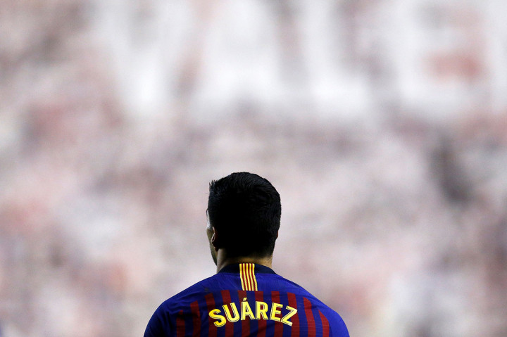 Pada masa injury time, Barcelona berbalik unggul melalui gol yang dicetak Luis Suarez. 