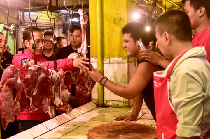 Permintaan daging biasanya melonjak pada akhir tahun. 