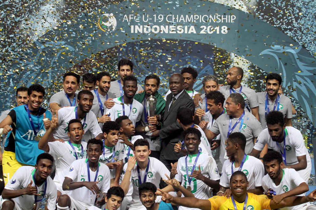 Timnas Arab Saudi melakukan selebrasi kemenangan setelah mengalahakan Korea Selatan pada laga Final Piala Asia U-19 di Stadion Pakansari, Bogor, Jawa Barat. 
