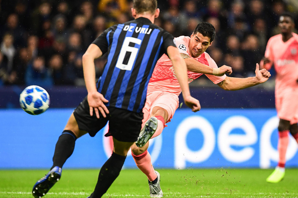 Inter Milan berhasil menahan imbang Barcelona dengan skor 1-1 dalam lanjutan matchday keempat grup B Liga Champions Eropa. Afp Photo/Miguel Medina