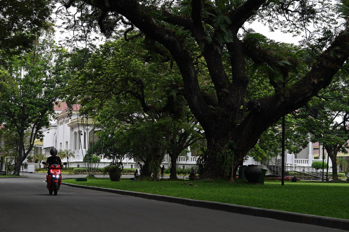 Gesits dapat mengaspal sejauh 70 kilometer untuk selanjutnya dilakukan pengisian daya. Durasi pengisian daya selama 3 jam. Motor ini memakai layar ponsel cerdas untuk spedometer.