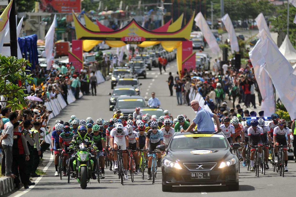 Di etape IV, para pembalap akan menempuh rute sejauh 144 km melintasi Jalan S Parman, Universitas Negeri Padang, Pasar Lubuk Buaya, Simpang BIM, Simpang Patung Ikan, Lubuk Alung, By Pass Pariaman, Sungai Garingging, kantor Bupati Agam, Lubuk Basuk, Kelok 44 dan finis di puncak Ambun Pagi, Agam.