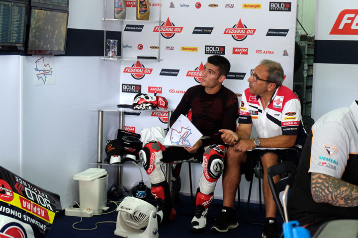 Musim Moto2 adalah musim terakhir dia membela Federal Oil Gresini Moto2, karena di musim Moto2 2019 akan digantikan Sam Lowes.