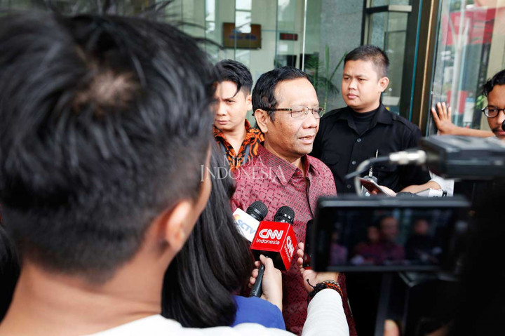 Lebih lanjut, Mahfud menyarankan agar KPK lebih banyak proaktif soal pendidikan antikorupsi di perguruan tinggi. 