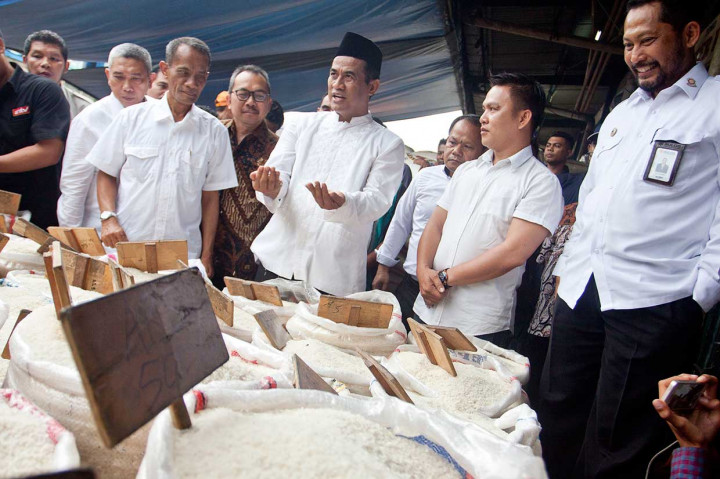 Menurut dia, selama dua hingga tiga tahun terakhir harga komoditas pangan terpantau stabil, terutama pada hari-hari besar keagamaan. Inflasi bahan makanan 2017 tercatata sebesar 1,26 persen atau turun 88,9 persen dibandingkan pada 2013 sebesar 11,35 persen.