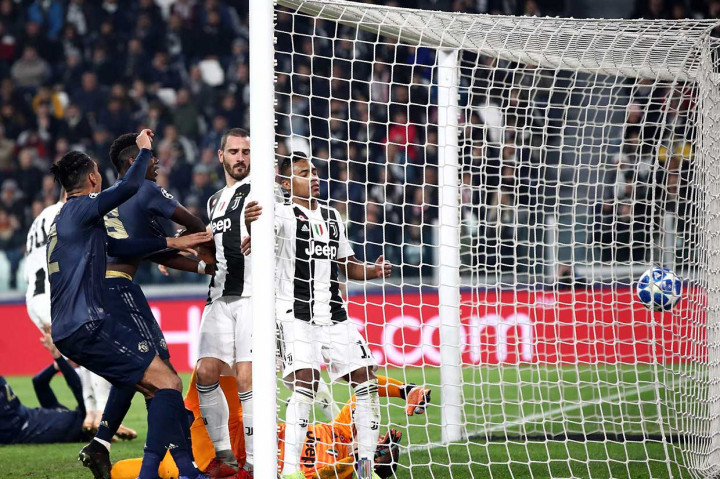 Gol kemenangan MU tercipta pada menit ke-90. Berawal dari pelanggaran Andrea Barzagli terhadap Marcus Rashford, Anthony Martial mengambil tendangan bebas dengan melepaskan umpan lambung ke dalam kotak penalti. Bola yang disambut Fellaini berusaha dihalau kiper Juventus Wojciech Szczesny namun tak sempurna, dan mengenai Bonucci kemudian Alex Sandro sebelum masuk ke gawang sendiri, mengubah skor menjadi 2-1 bagi tim tamu.