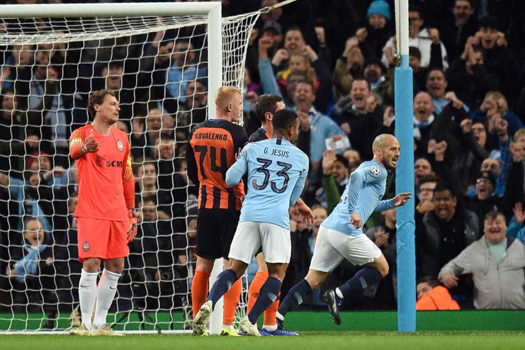 Pesta gol Manchester City dimulai pada menit ke-13 saat David Silva dengan mudah menyontek umpan matang kiriman Riyad Mahrez di depan gawang. 