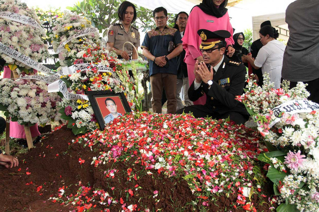 AKBP Sekar Maulana anggota Itwasda Polda Kepulauan Bangka Belitung merupakan salah satu penumpang pesawat Lion Air JT 610 yang jatuh di perairan Tanjung Karawang, Jawa Barat.