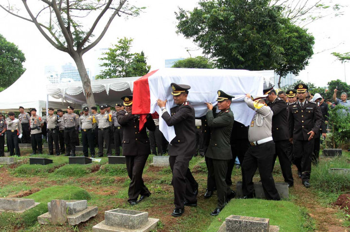 Hingga kini sudah 51 jenazah korban jatuhnya Lion Air JT 610 telah teridentifikasi oleh tim hingga H+11 sejak pesawat nahas itu hilang kontak pada Senin, 29 Oktober. Dari total jumlah jenazah teridentifikasi itu terdiri dari 40 laki-laki dan 11 perempuan.