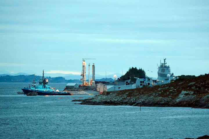 Kapal fregat Norwegia 'KNM Helge Ingstad' nyaris tenggelam pascabertabrakan dengan tanker 'Sola TS' di Hjeltefjord dekat Bergen, Kamis, 8 November waktu setempat.