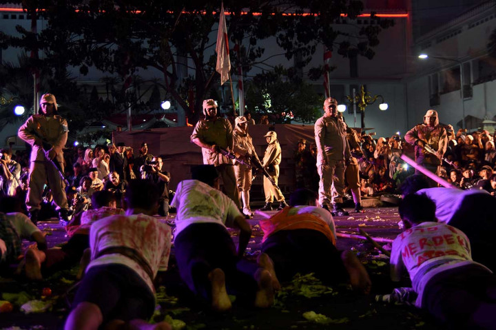 Drama kolosal Surabaya Membara digelar rutin di sekitar Tugu Pahlawan selama delapan tahun terakhir setiap 9 November, untuk memperingati Hari Pahlawan yang jatuh pada 10 November.