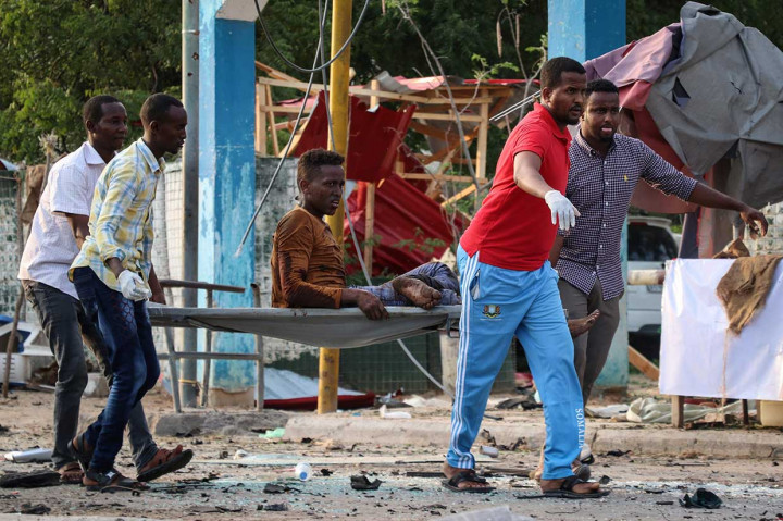 Kelompok gerilyawan Ash-Shabaab, yang berpusat di Somalia, mengaku bertanggung-jawab atas serangan tersebut.