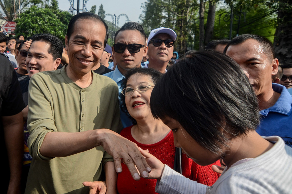 Dalam kunjungan hari kedua di Bandung ini, presiden juga menyempatkan hadir di tengah warga setelah sebelumnya memeriksa harga pangan di Pasar Cihaurgeulis, Bandung. Antara Foto/Raisan Al Farisi
