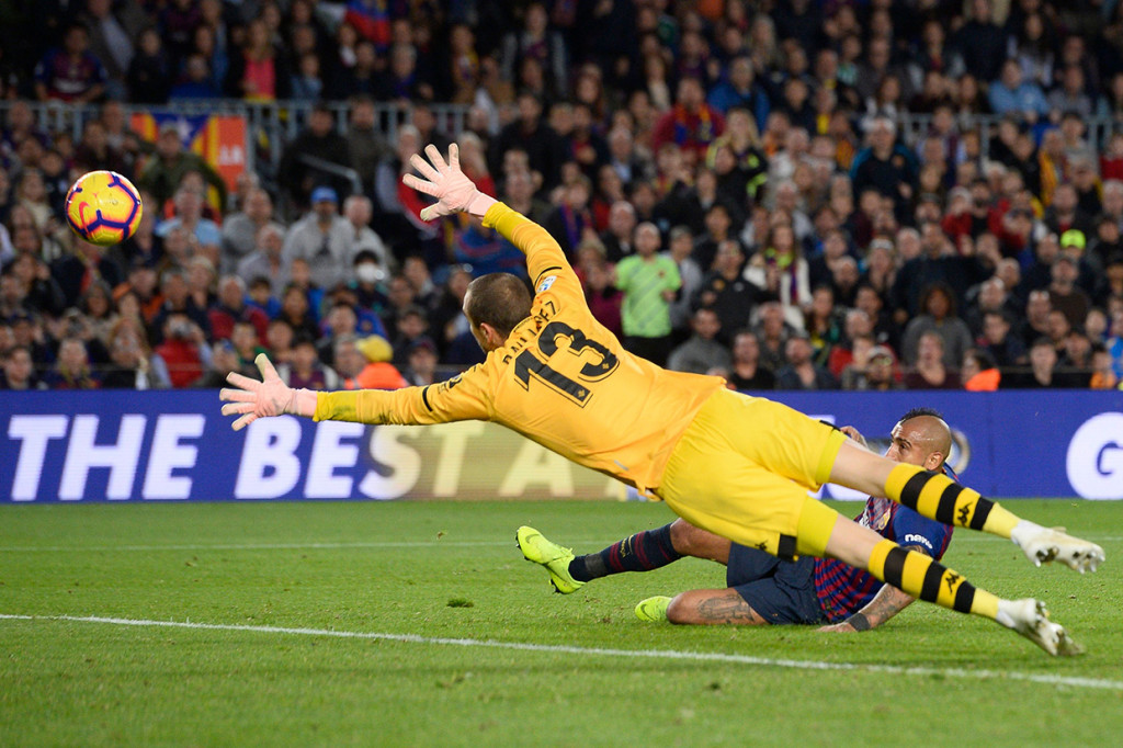 Pada menit ke-79, Arturo Vidal membuka asa Barcelona untuk menyamakan skor. 