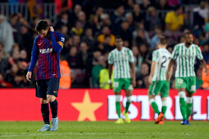 Meski kalah, Barcelona tetap berada di puncak klasemen dengan koleksi 24 poin dari 12 laga. Mereka unggul satu angka atas Atletico Madrid dan Deportivo Alaves.